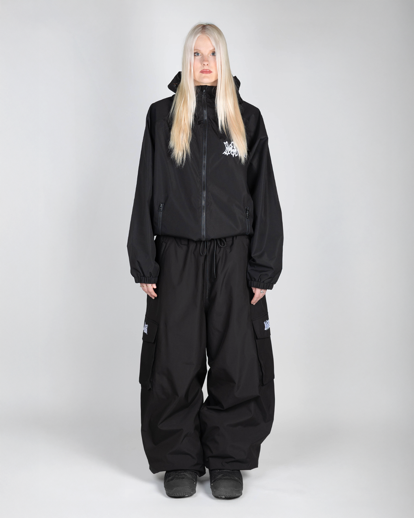 Black snow jacket full front view on a woman (Hilla is 175cm wearing size L)