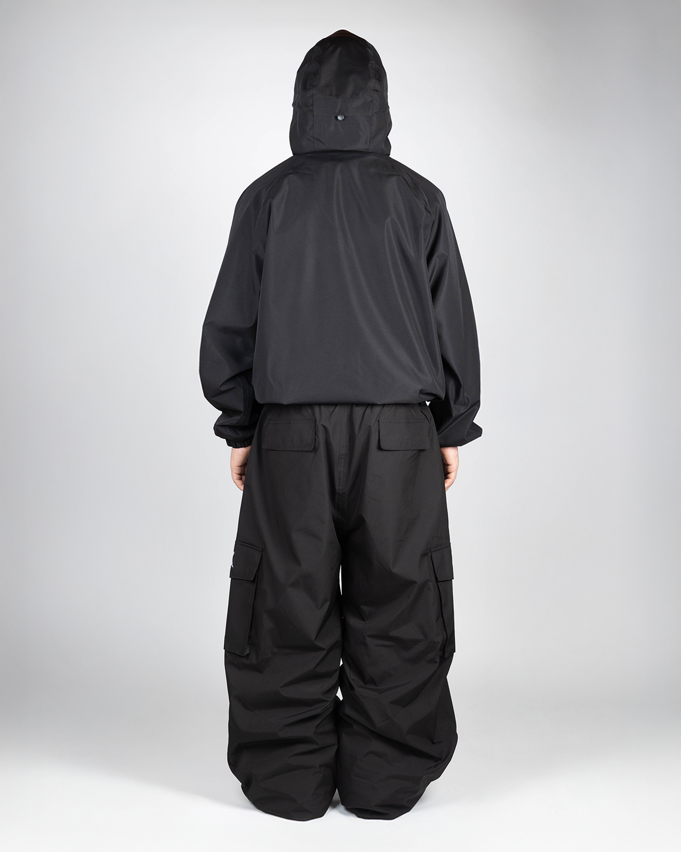 Black baggy snowpants full back view