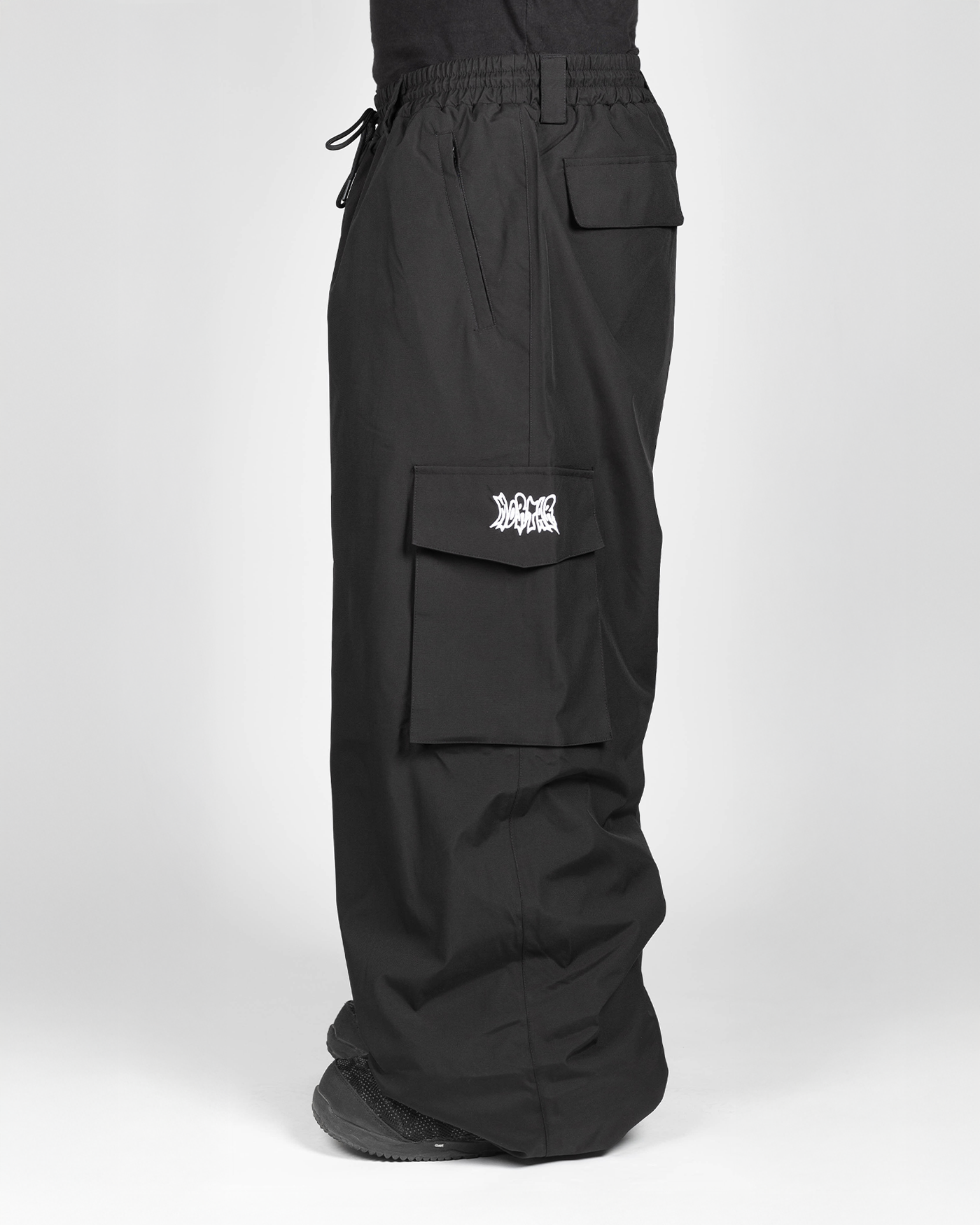 Black baggy snowpants side view on model