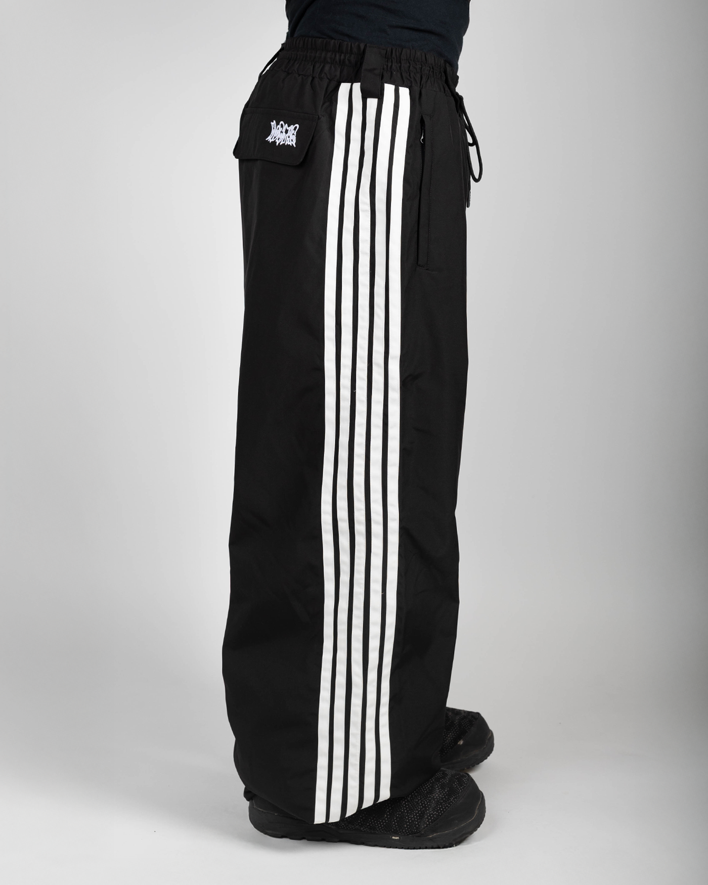 Black stripe baggy snowpants side view on model