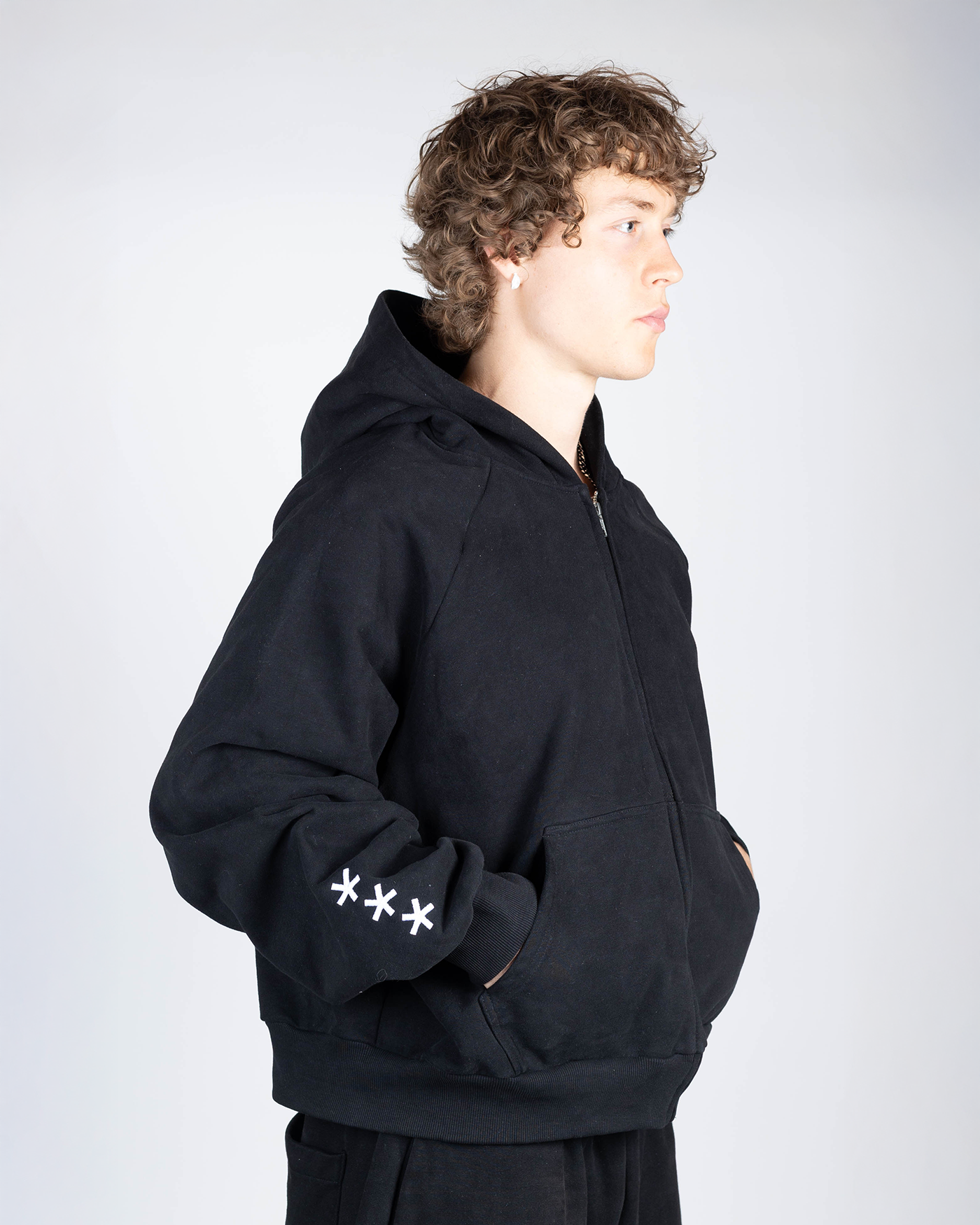 BLACK ZIPPER HOODIE