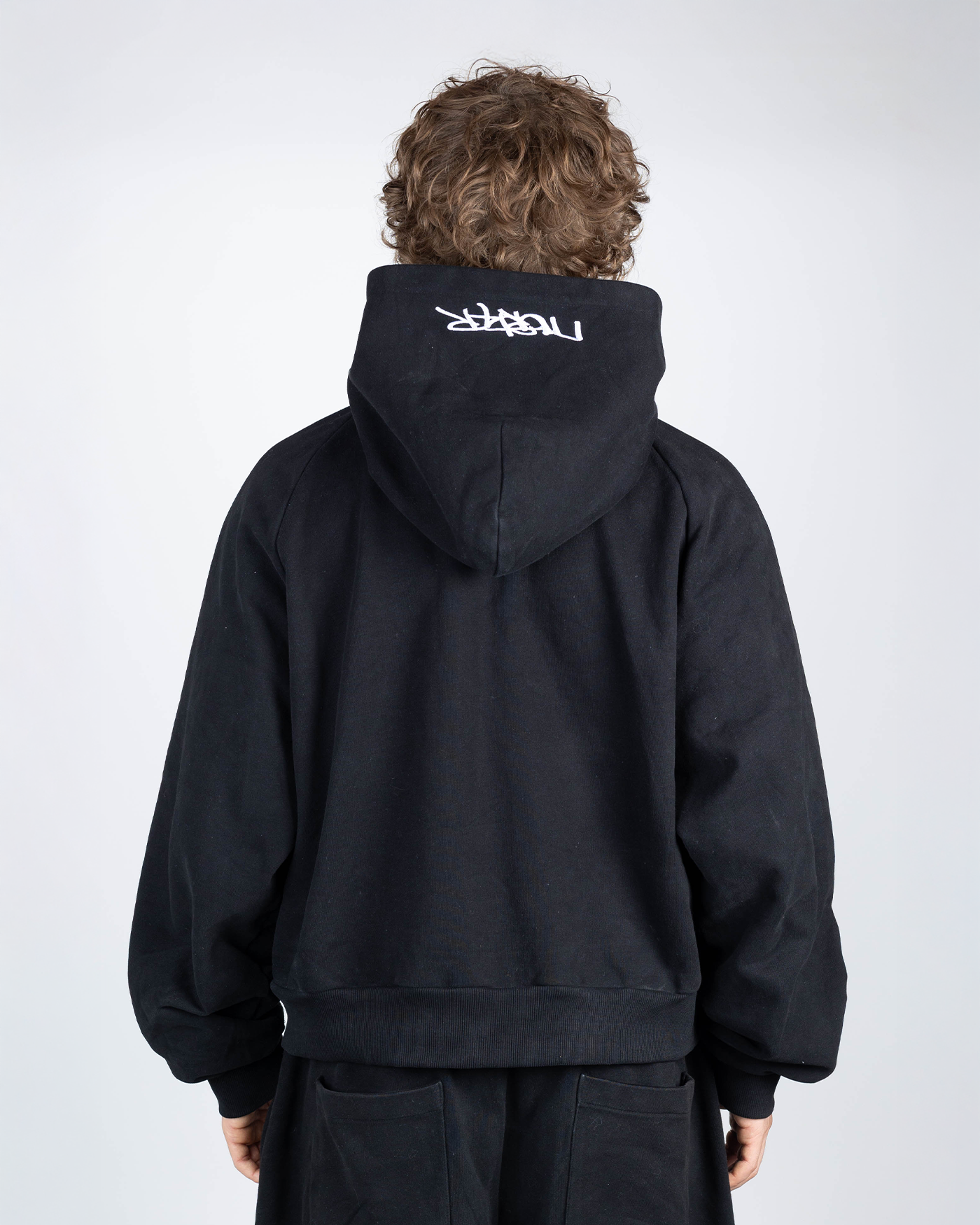 BLACK ZIPPER HOODIE