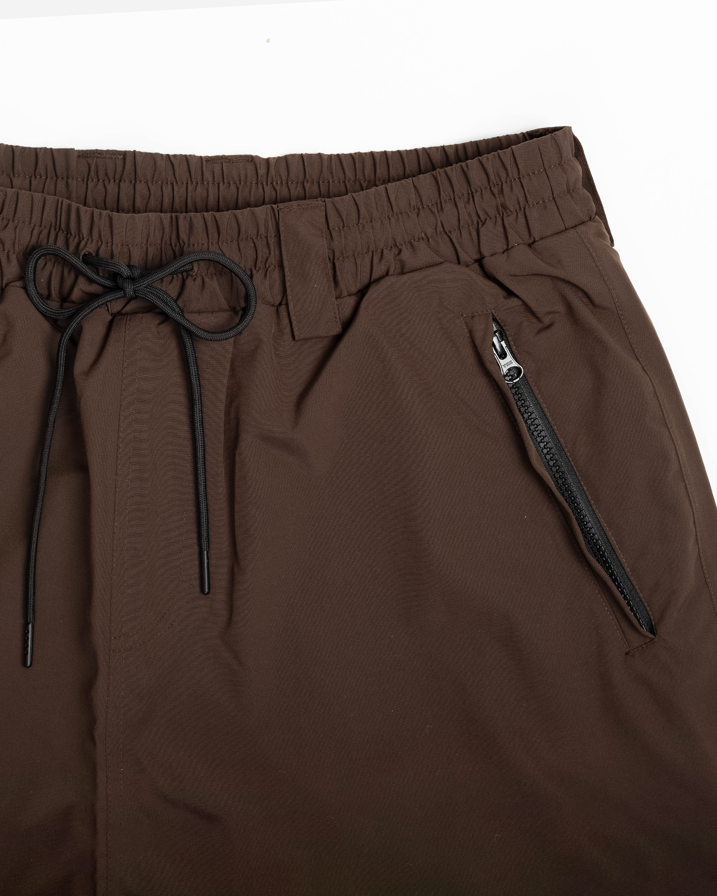 Brown baggy snowpants pocket detail