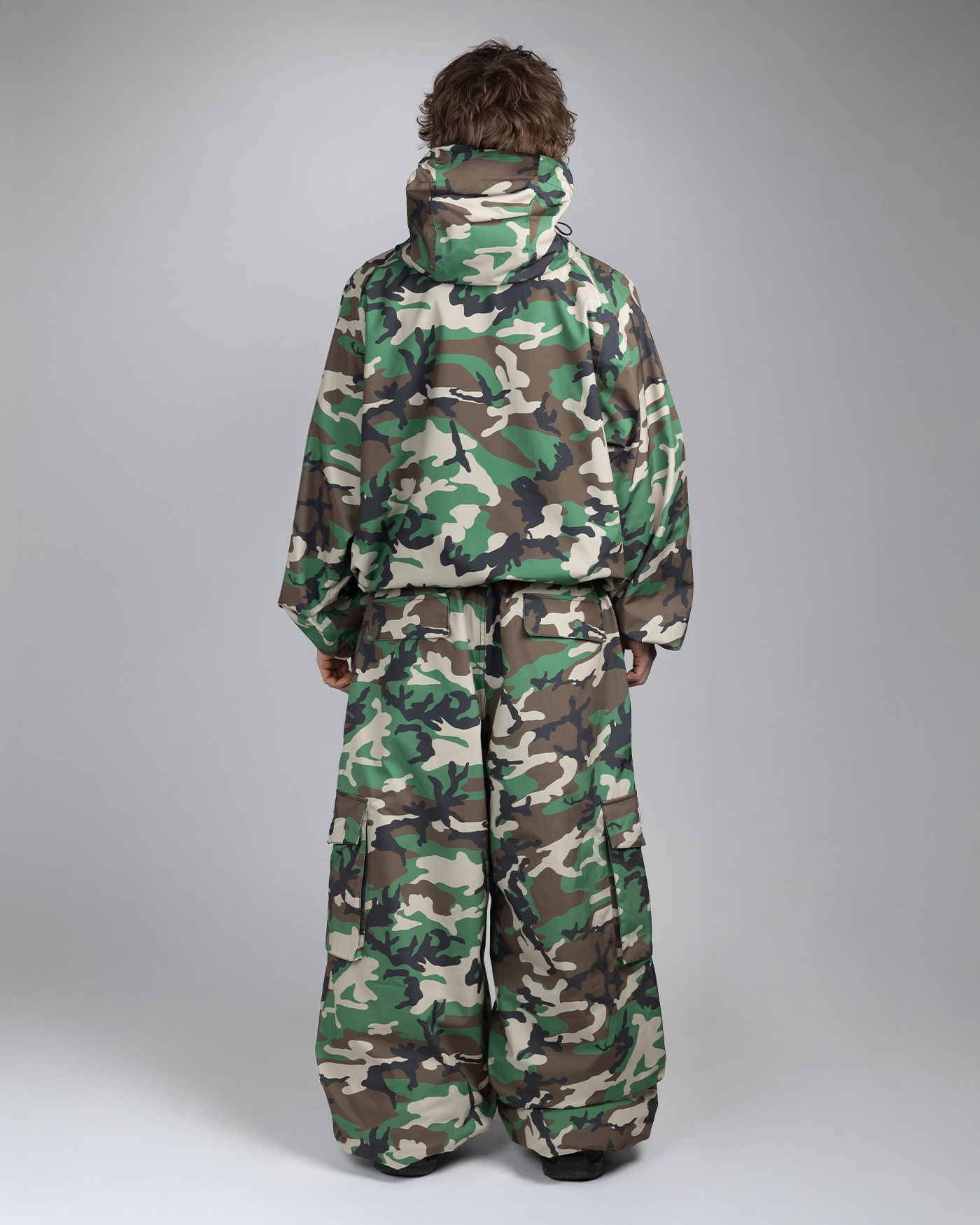 Camo baggy snowpants full back view