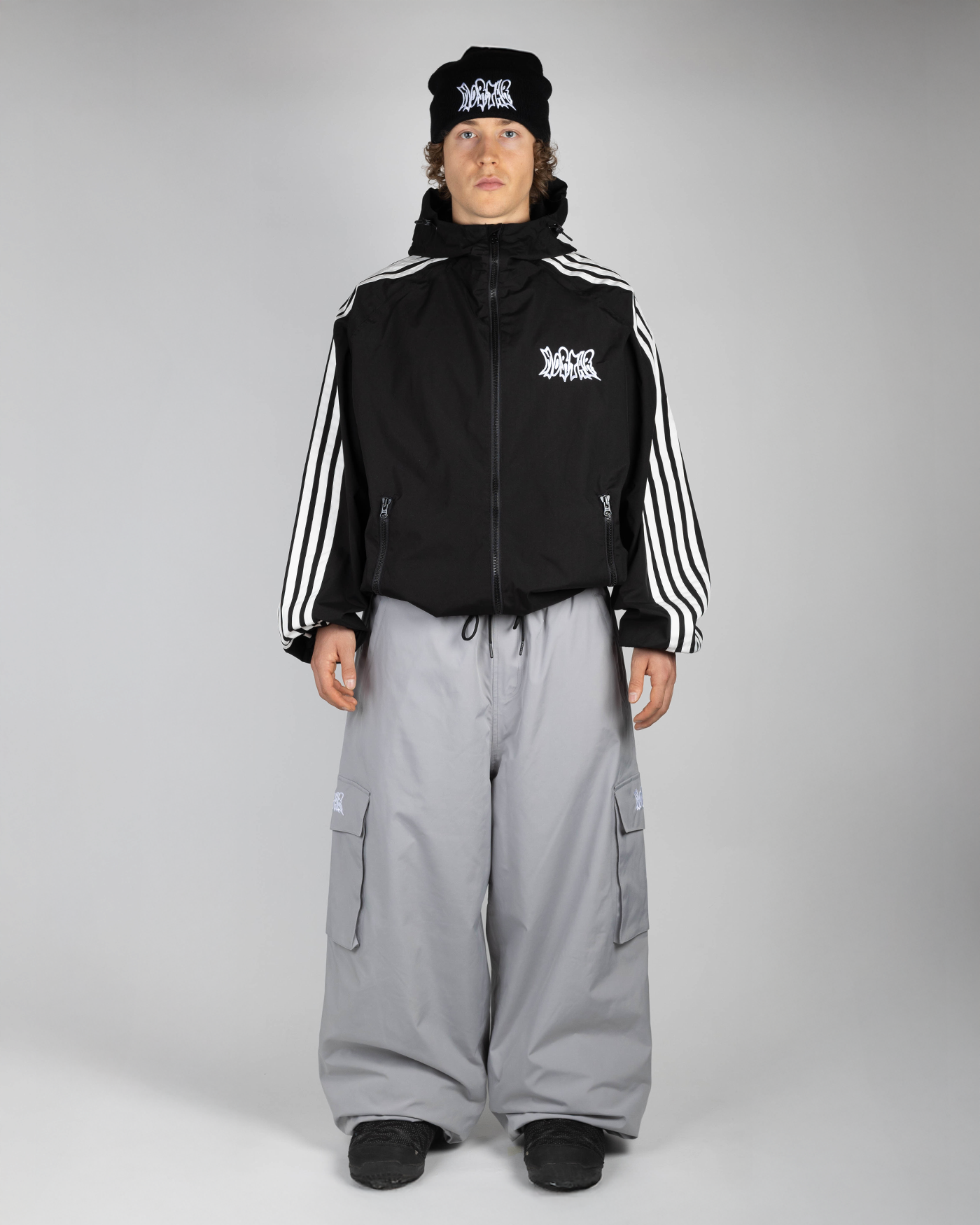 Grey baggy snowpants full front view on a man