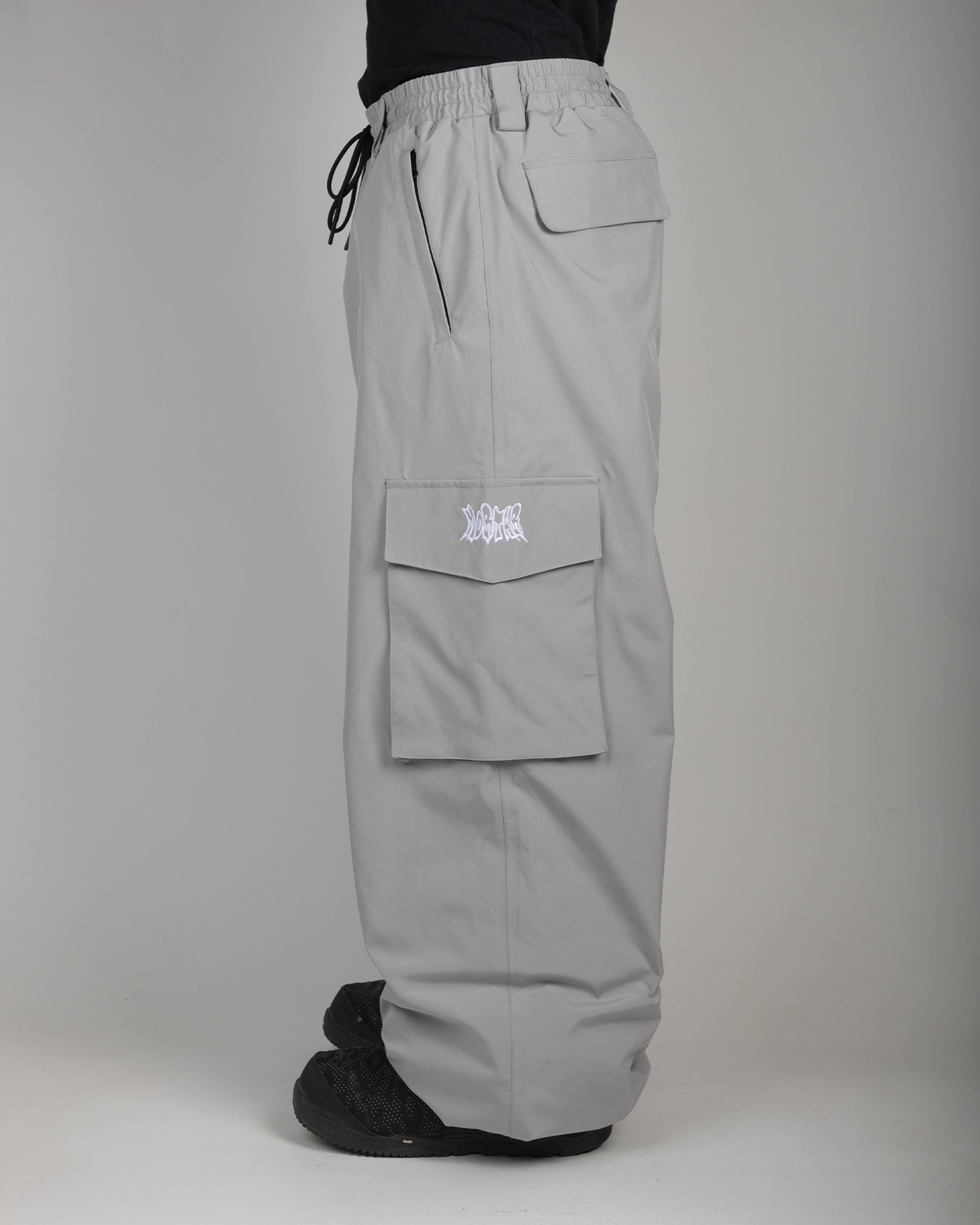 Grey baggy snowpants side view on model
