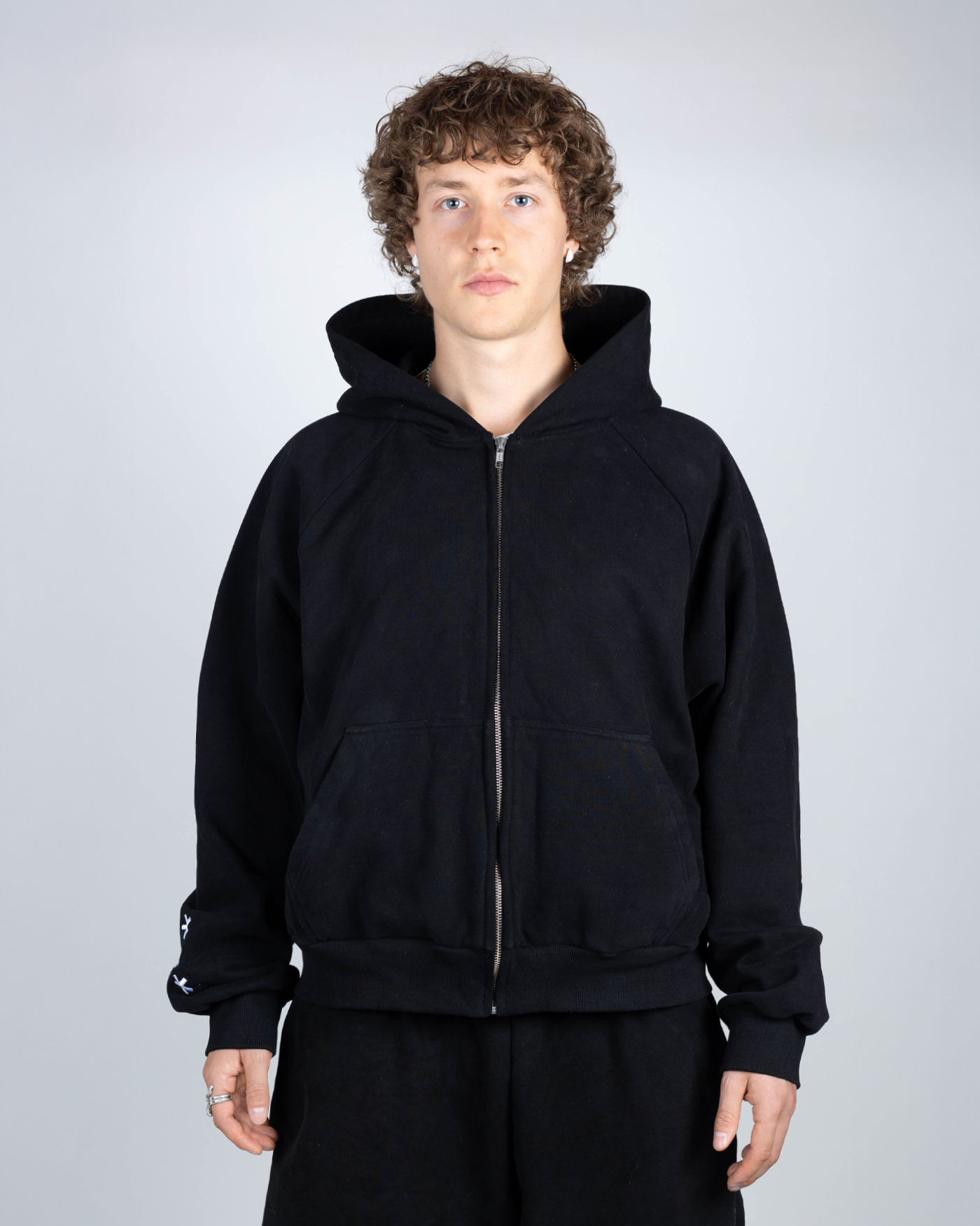 (Model is 174cm wearing size XL)