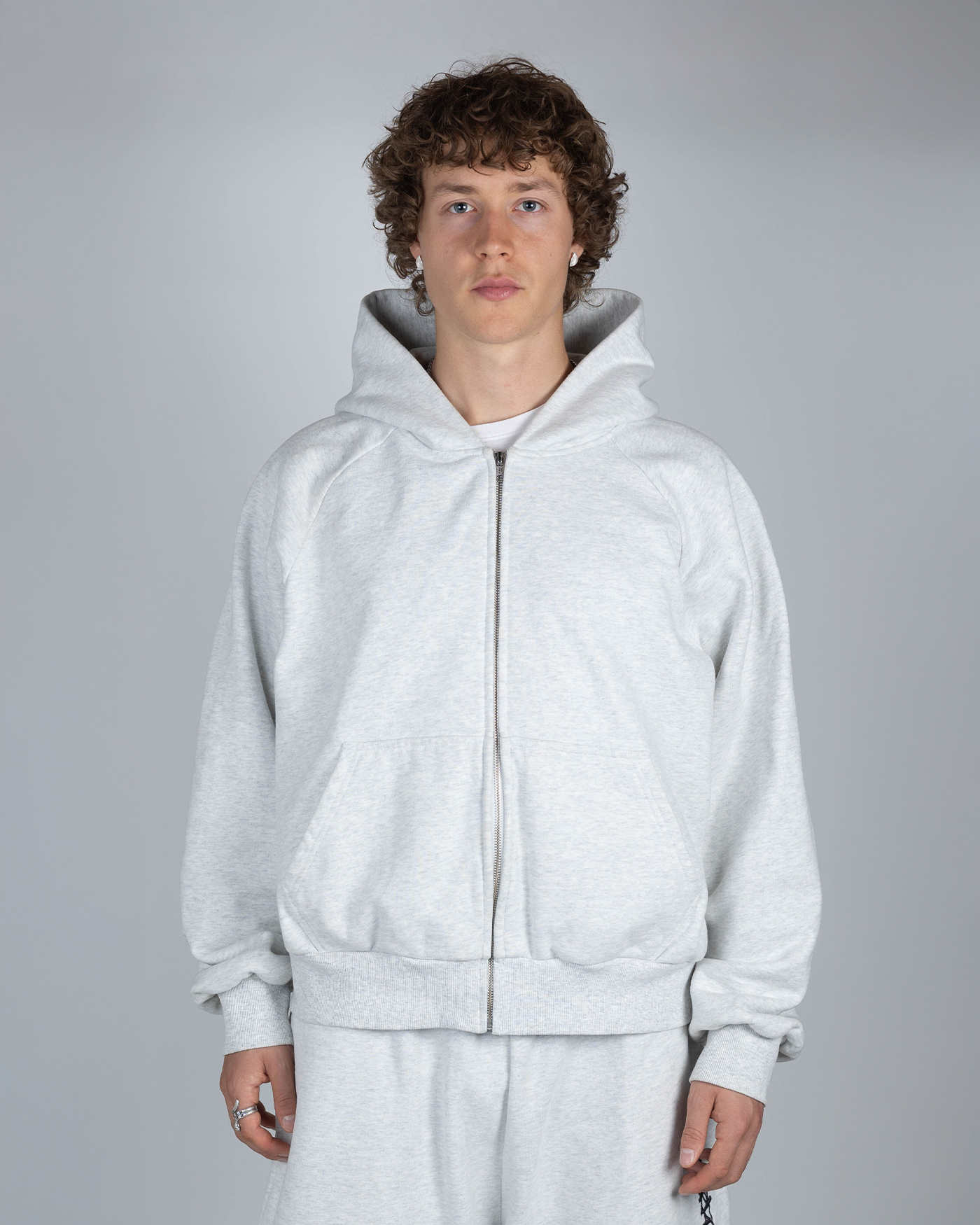 (Model is 174cm wearing size XL)