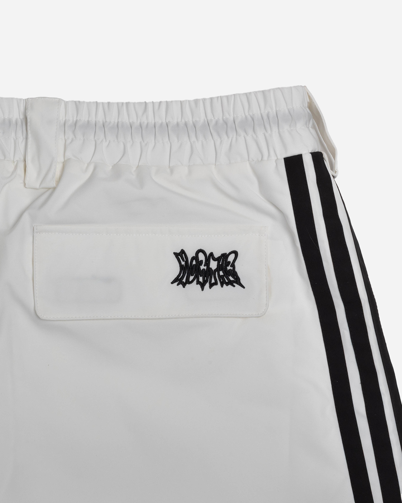 White stripe baggy snowpants back pocket detail